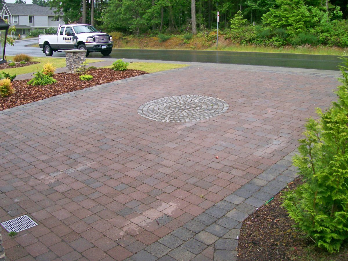 a paving stone driveway with pattern